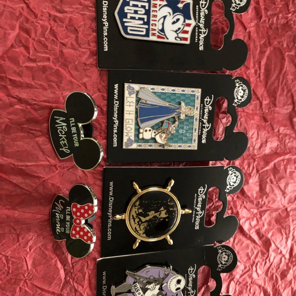 Disney Pin Trading Pin bundle